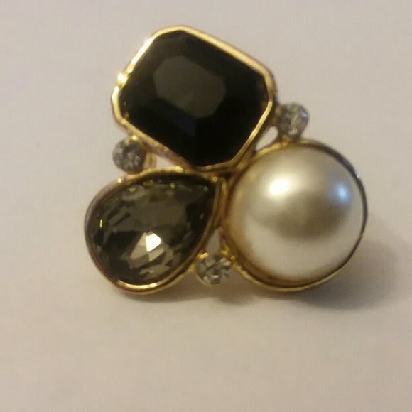 Cära New York Black Pearl Earrings - Picture 4 of 6